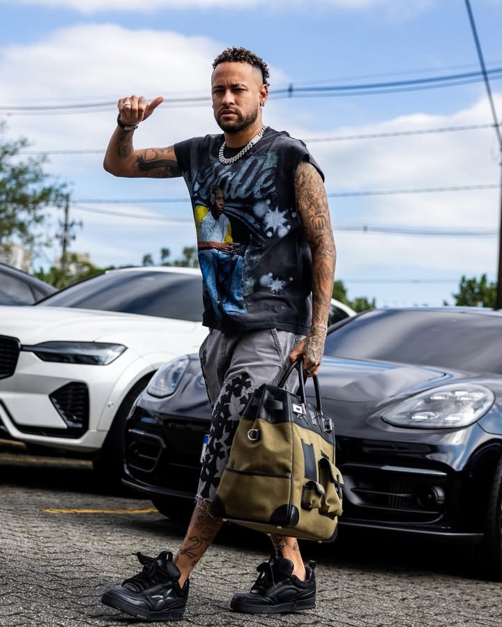 kaiyun-冲击世界杯！内马尔已回到桑托斯开始训练，膝盖手术刚半个月