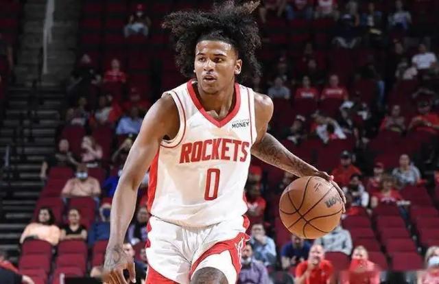 开云官网-《体育画报》新赛季西部各队分档 勇士快艇第一档