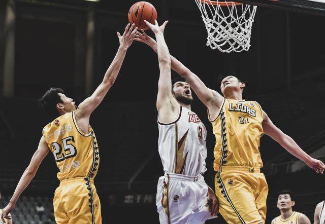 kaiyun-官方：胡金秋脾脏破裂出血 已接受手术需静养3个月